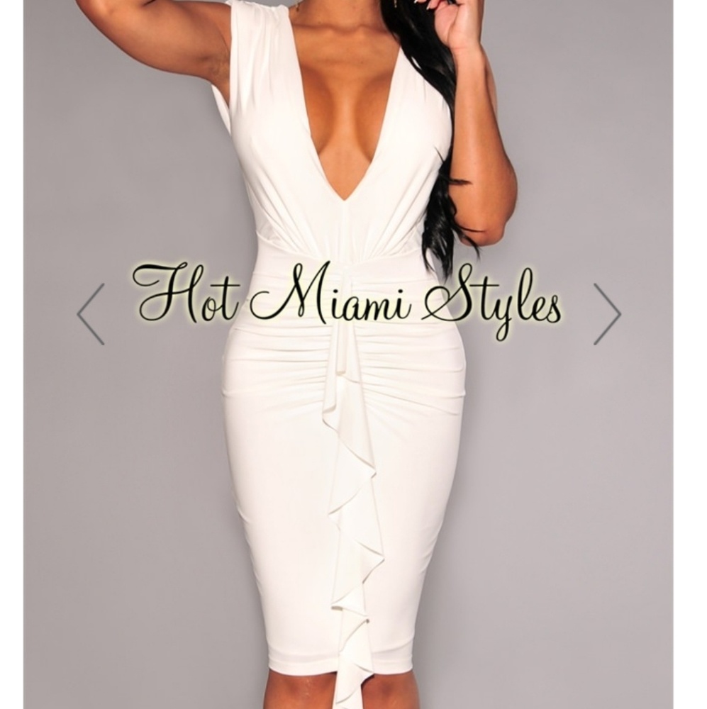 HMS- Off White Ruched Low back Dress - Picture 2 of 4